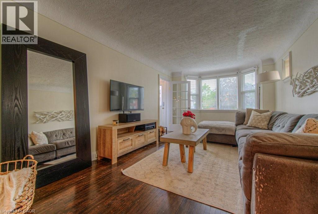 Photo 11 of 239 Rosewood Road, Hamilton ON