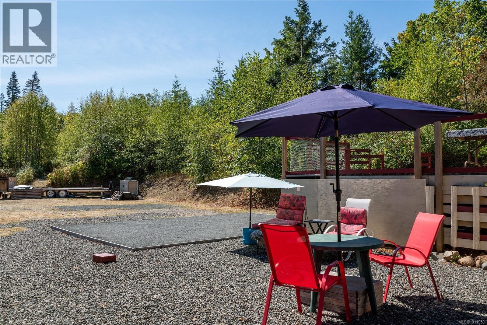 Photo 6 of 6593 Country Rd, Fanny Bay BC