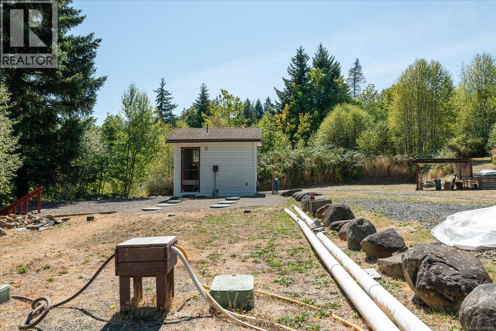 Photo 7 of 6593 Country Rd, Fanny Bay BC