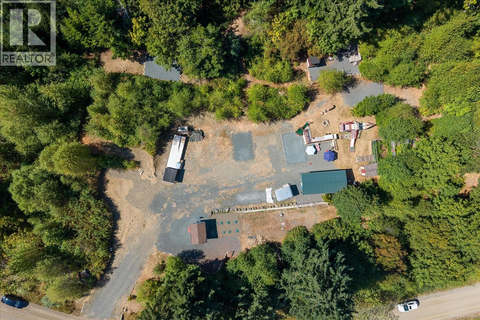 Photo 8 of 6593 Country Rd, Fanny Bay BC