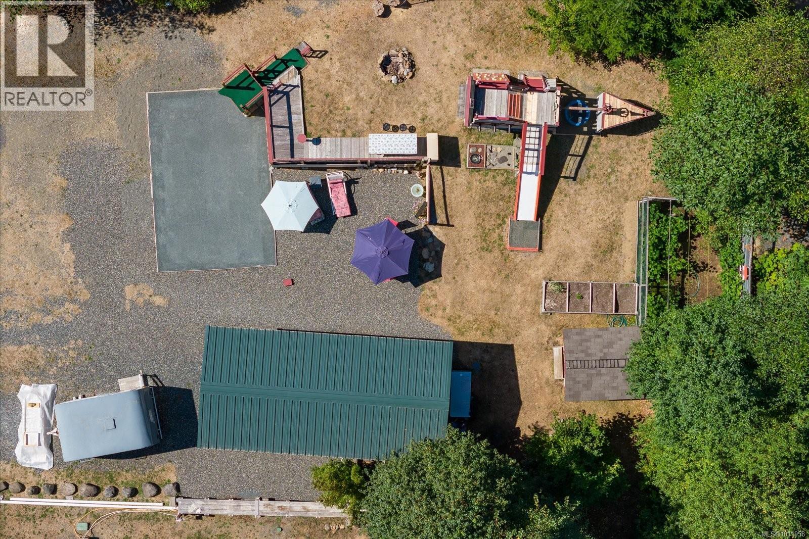 Photo 11 of 6593 Country Rd, Fanny Bay BC
