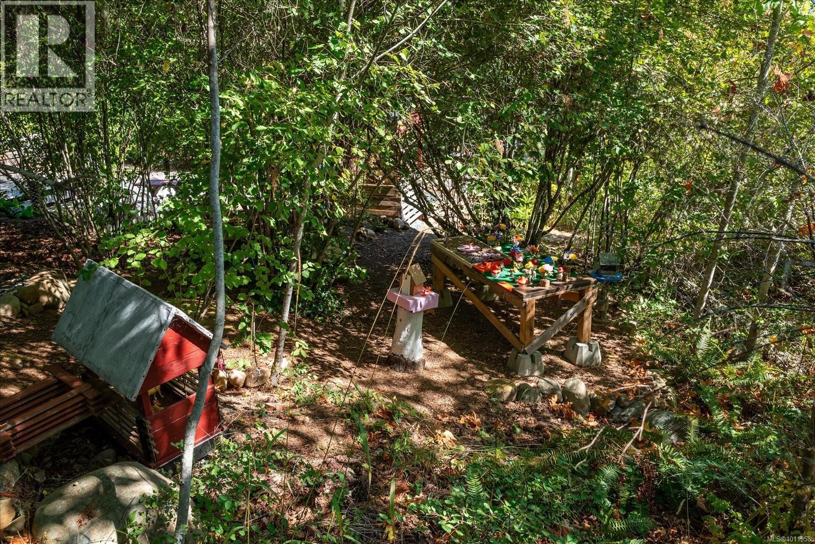 Photo 15 of 6593 Country Rd, Fanny Bay BC