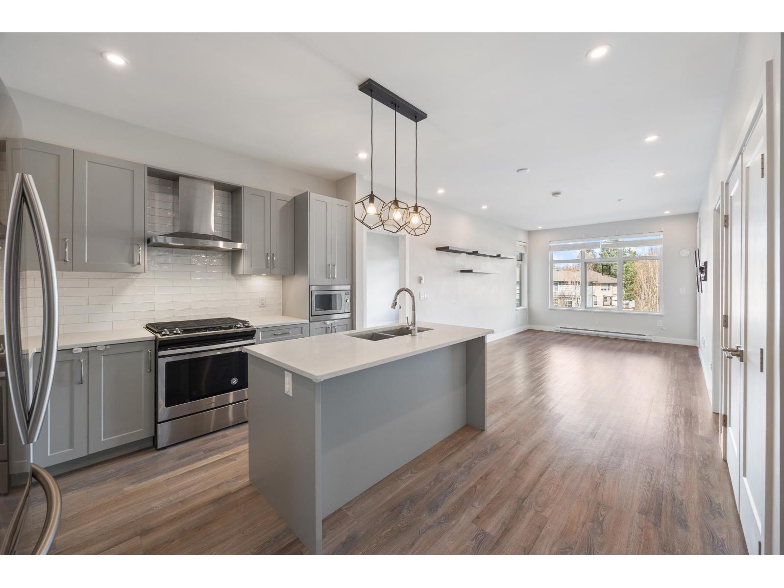 Photo 3 of 412 15436 31 Avenue, Surrey BC