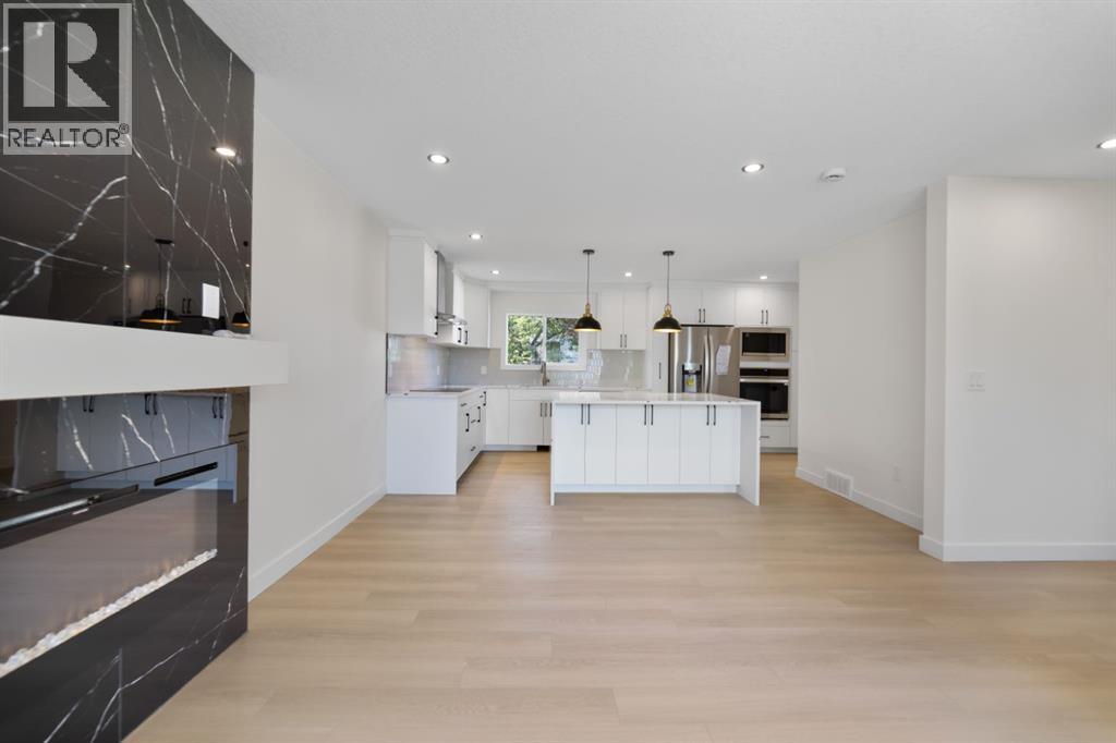 Photo 10 of 3419 19 Street Nw, Calgary AB