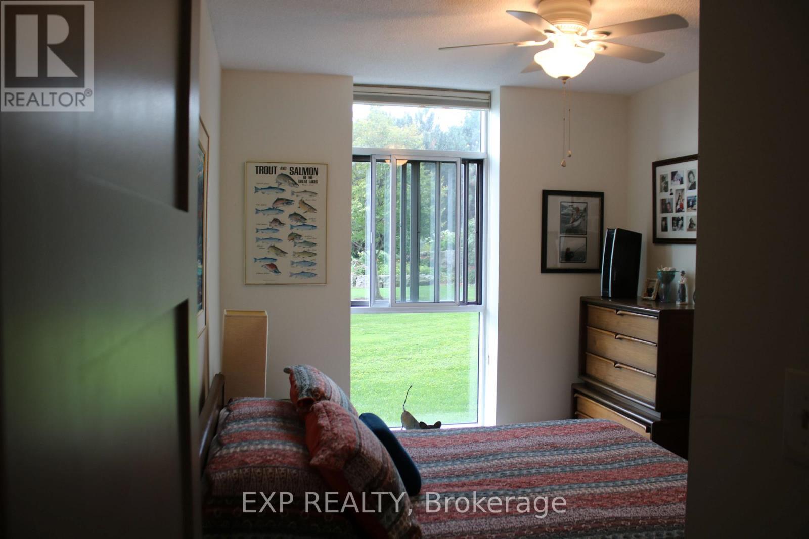 Photo 16 of 104 5250 Lakeshore Road, Burlington ON