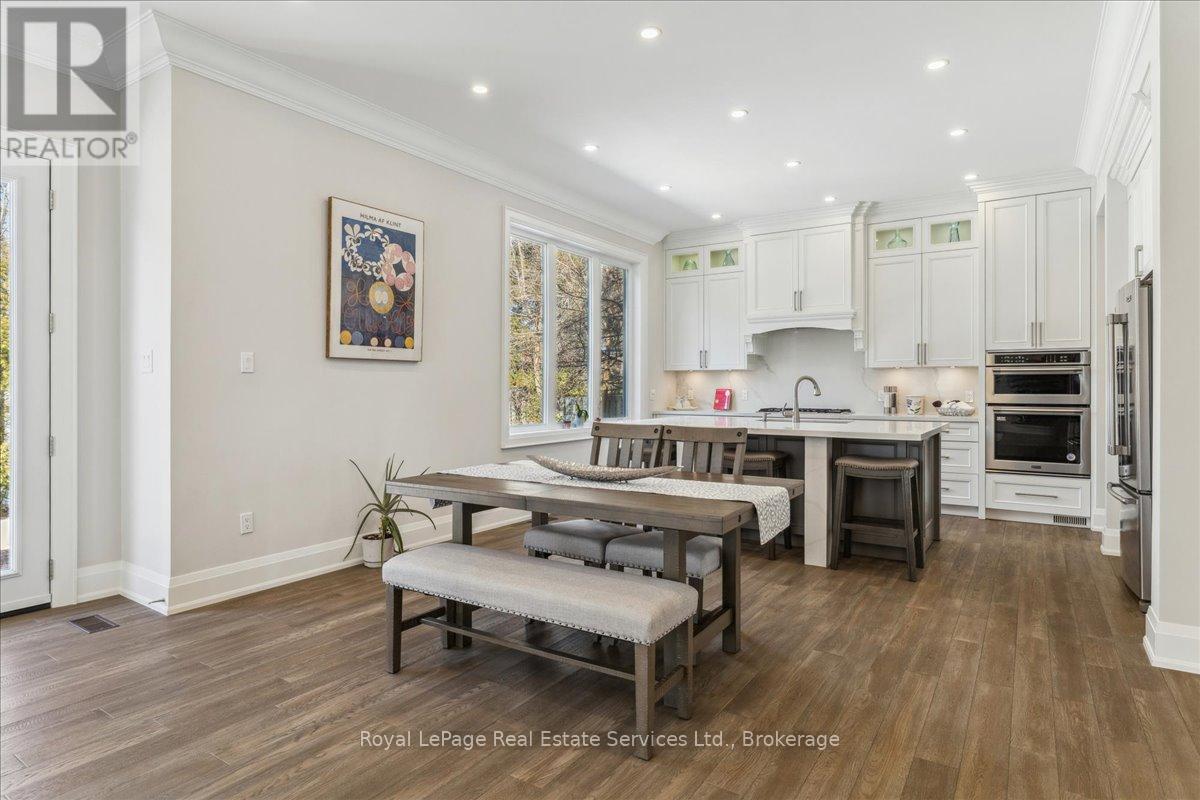 Photo 10 of 1211 Pinegrove Road, Oakville ON