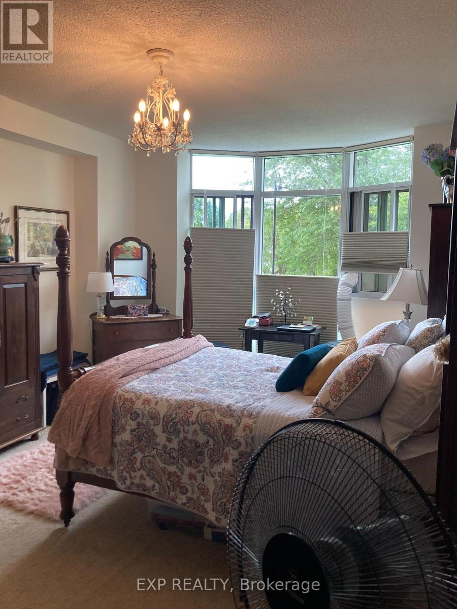 Photo 10 of 104 5250 Lakeshore Road, Burlington ON