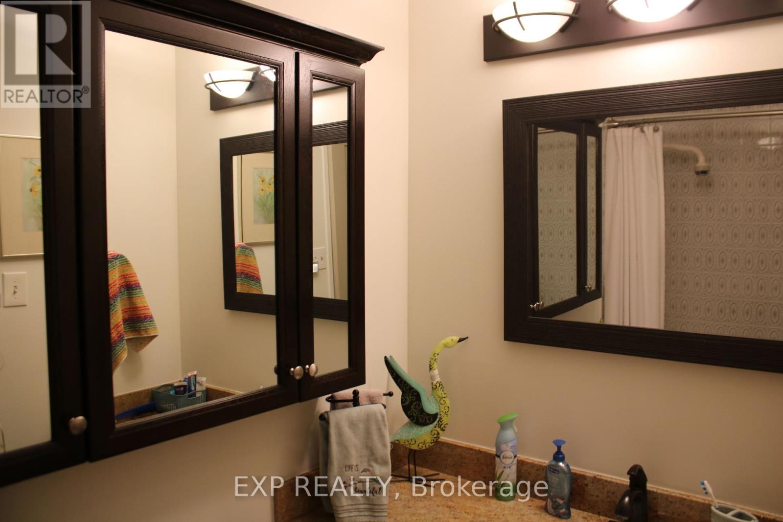 Photo 17 of 104 5250 Lakeshore Road, Burlington ON