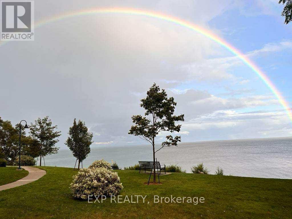 Photo 2 of 104 5250 Lakeshore Road, Burlington ON