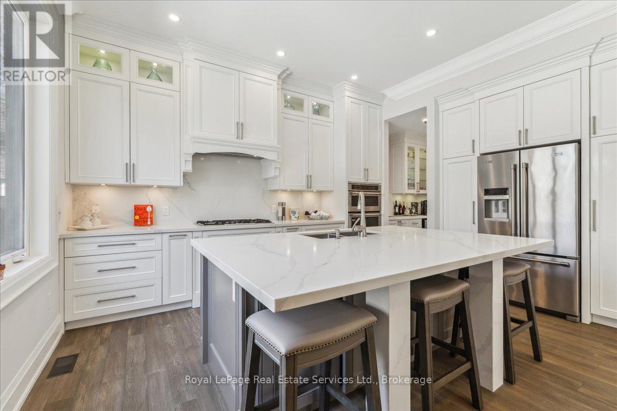Photo 11 of 1211 Pinegrove Road, Oakville ON