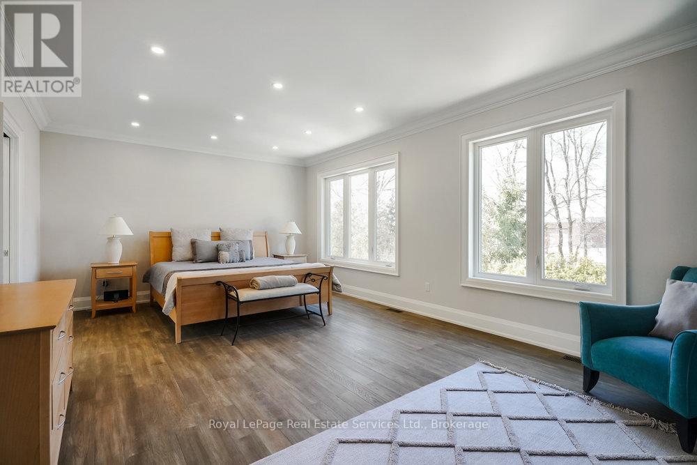 Photo 25 of 1211 Pinegrove Road, Oakville ON