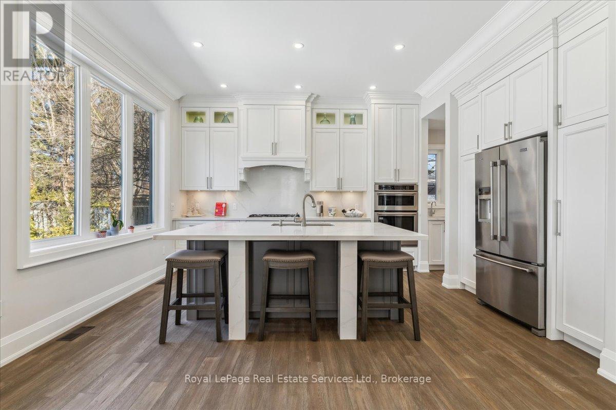 Photo 14 of 1211 Pinegrove Road, Oakville ON