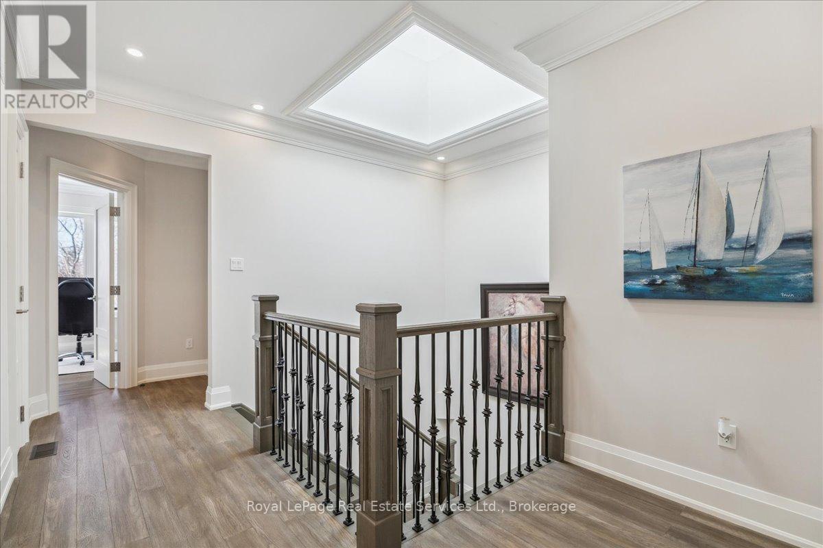 Photo 21 of 1211 Pinegrove Road, Oakville ON
