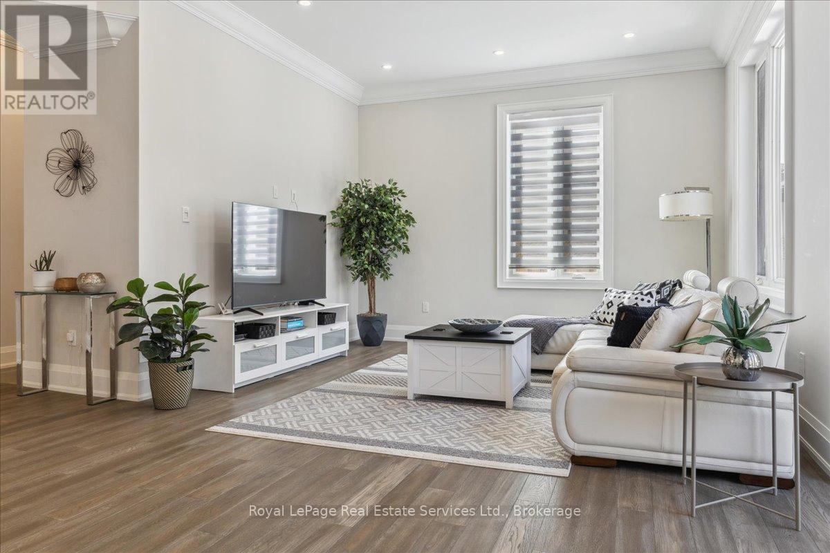 Photo 16 of 1211 Pinegrove Road, Oakville ON