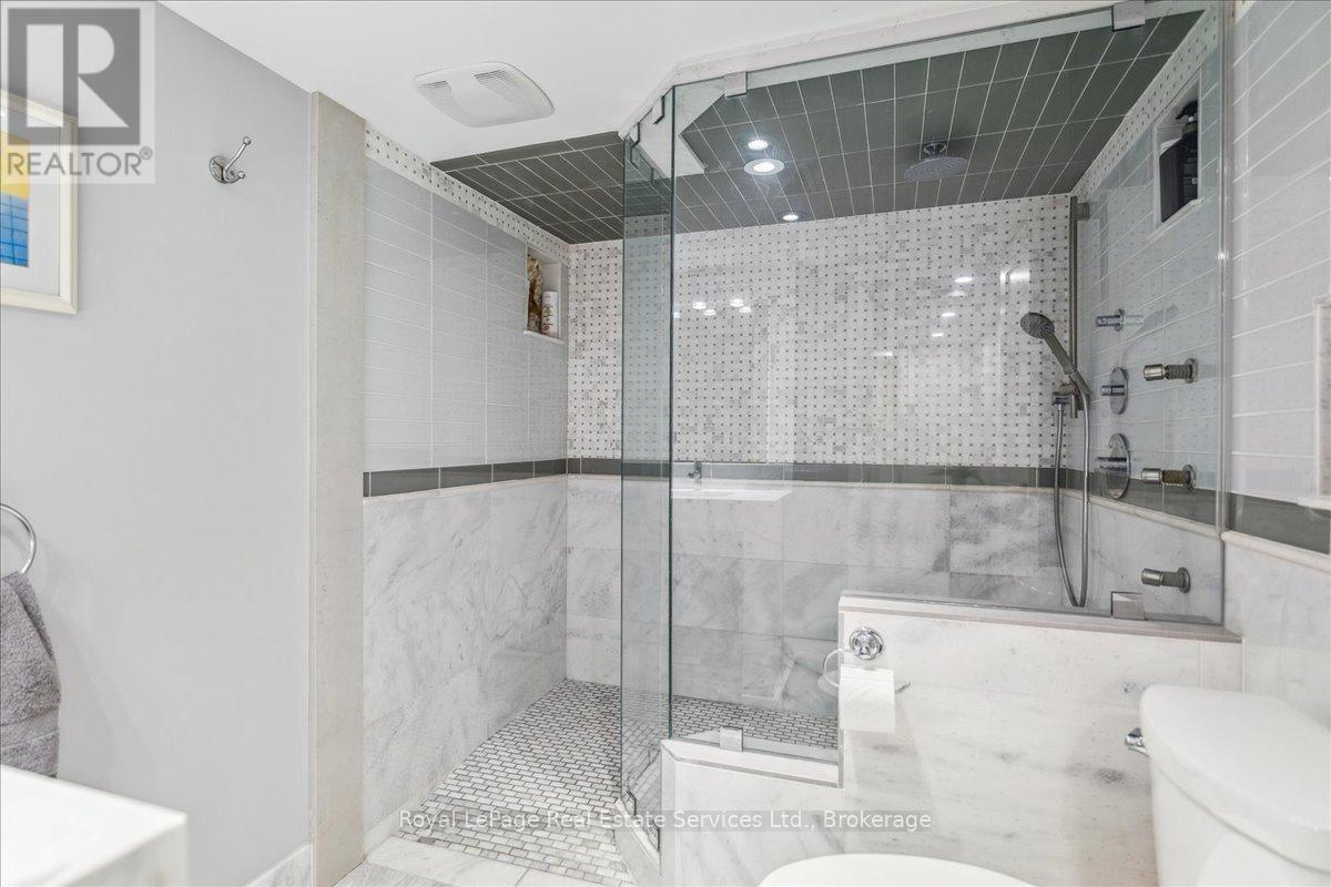 Photo 37 of 1211 Pinegrove Road, Oakville ON