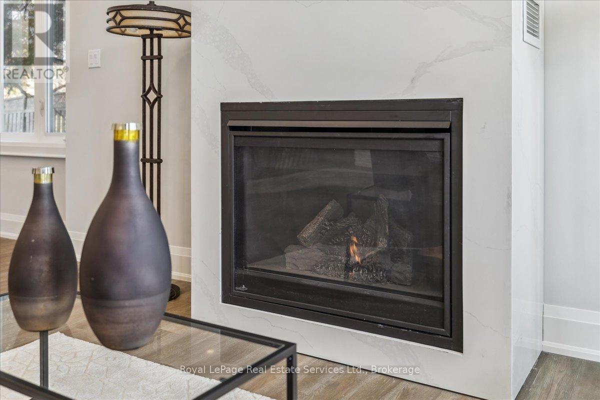Photo 5 of 1211 Pinegrove Road, Oakville ON