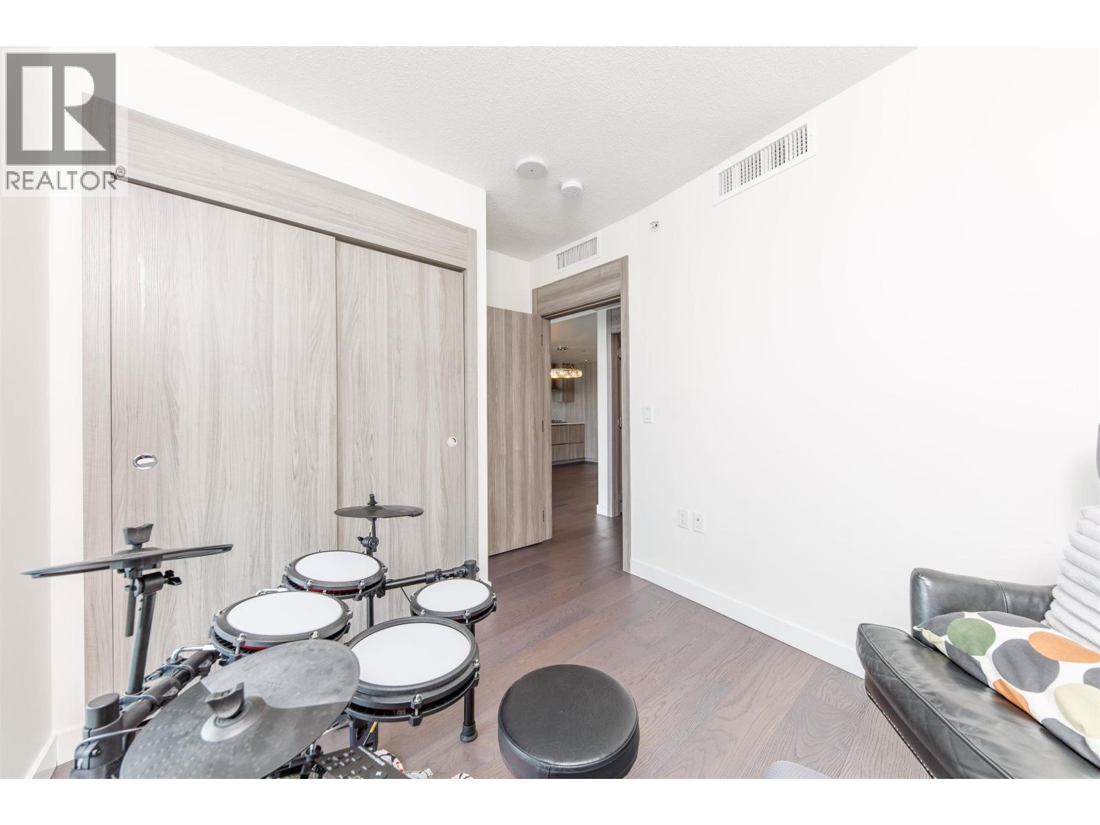Photo 15 of 2816 89 Nelson Street, Vancouver BC