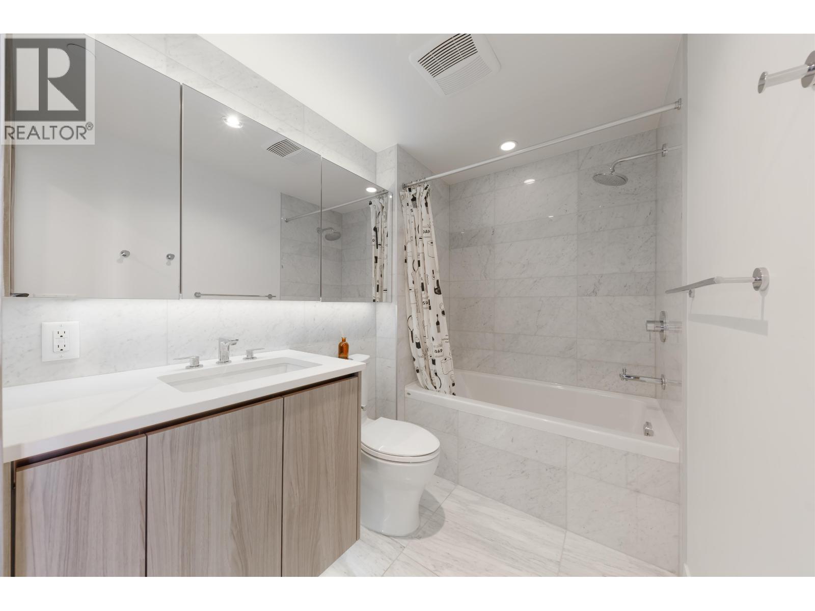 Photo 17 of 2816 89 Nelson Street, Vancouver BC