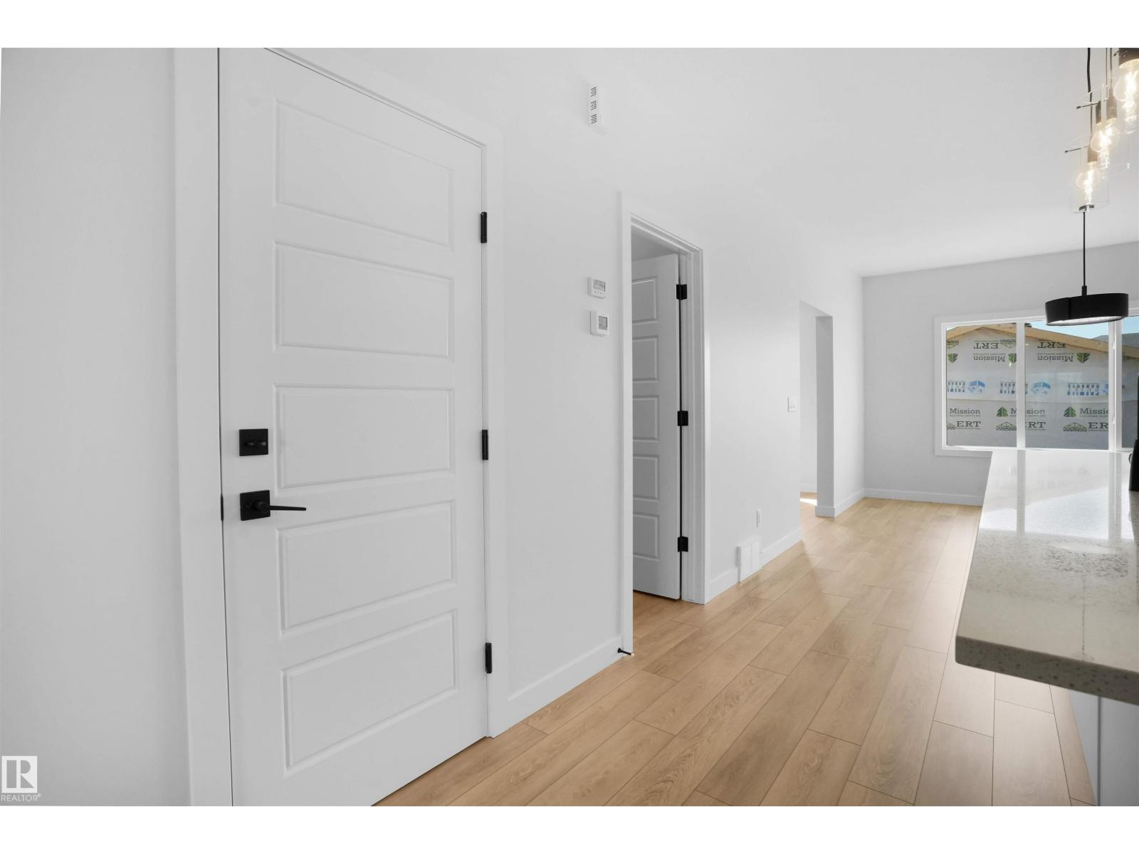 Photo 10 of 22519 88 Ave Nw, Edmonton AB