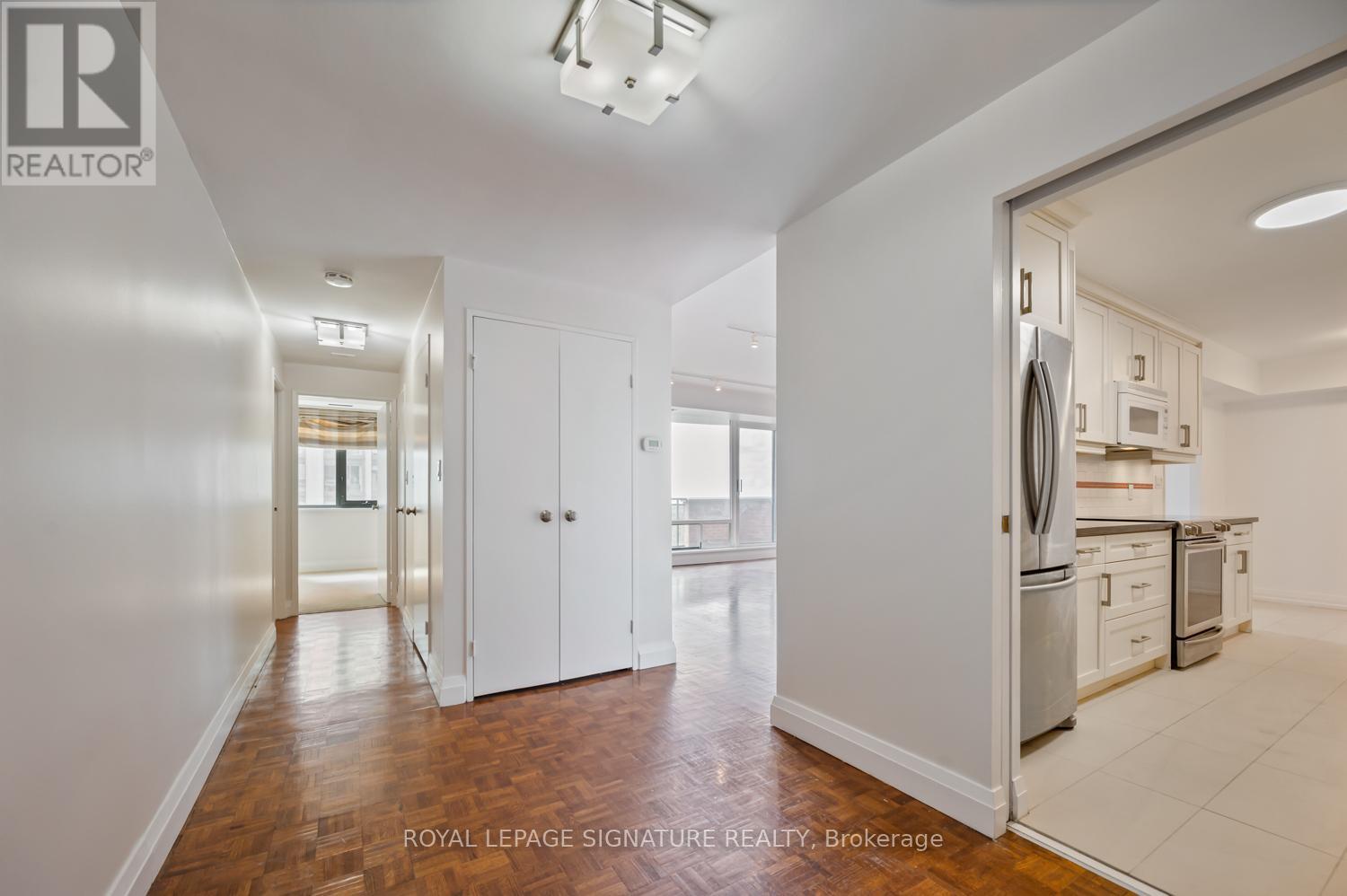 Photo 2 of 1602 260 Heath Street W, Toronto ON