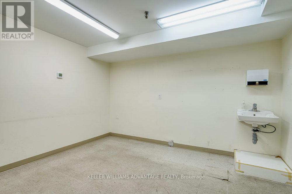 Photo 10 of Basement 302 Spadina Avenue, Toronto ON