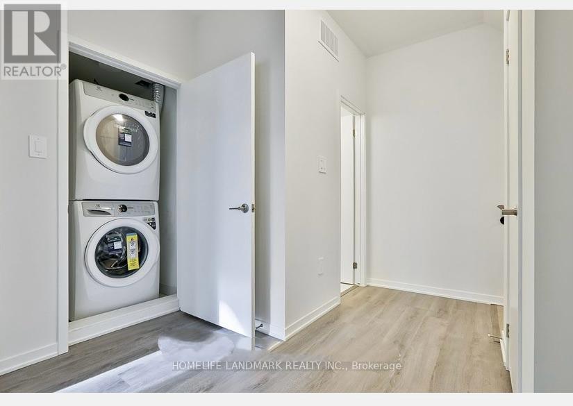 Photo 10 of 131 11 Almond Blossom Mews, Vaughan ON