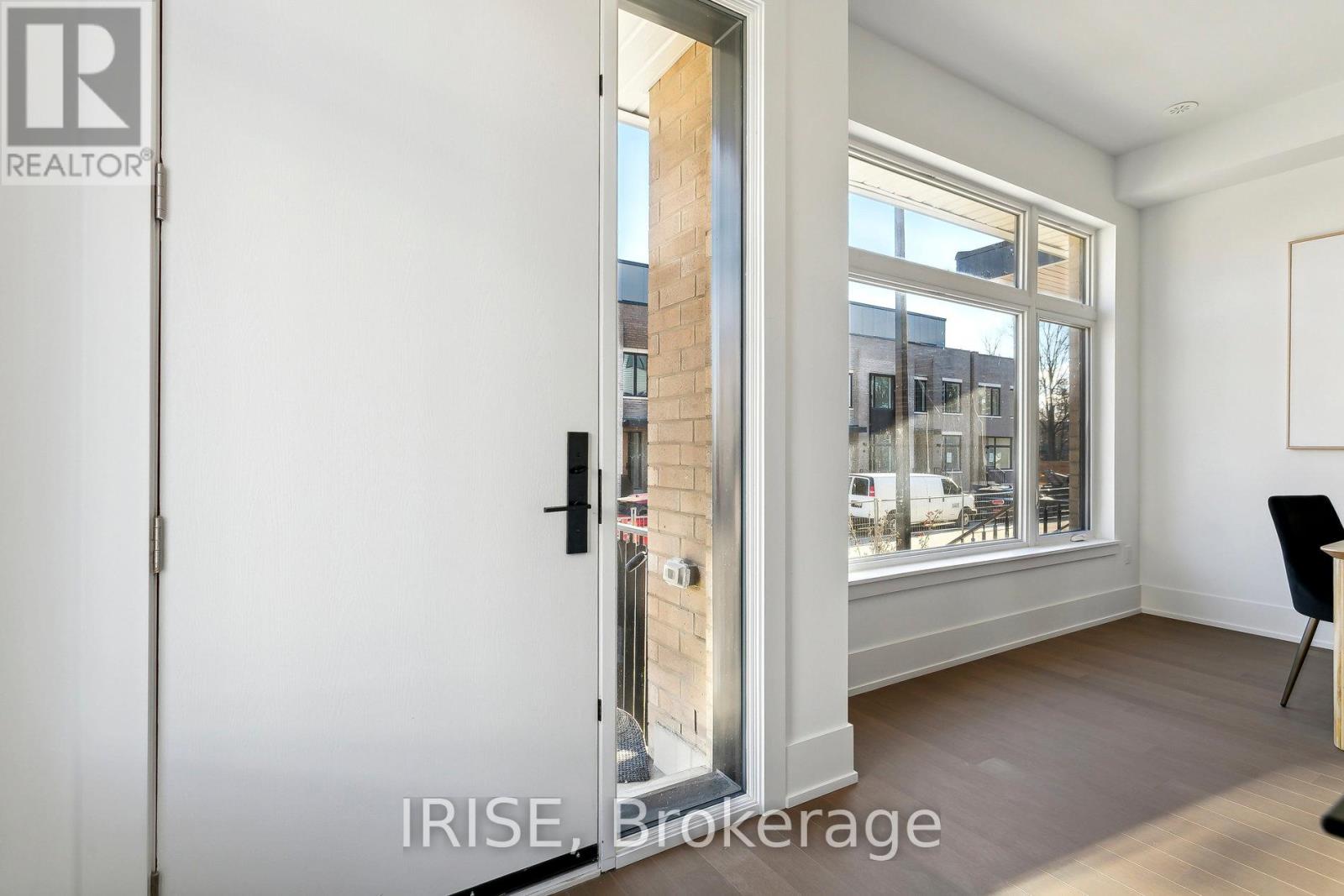 Photo 3 of 55 40 Lou Parsons Way, Mississauga ON