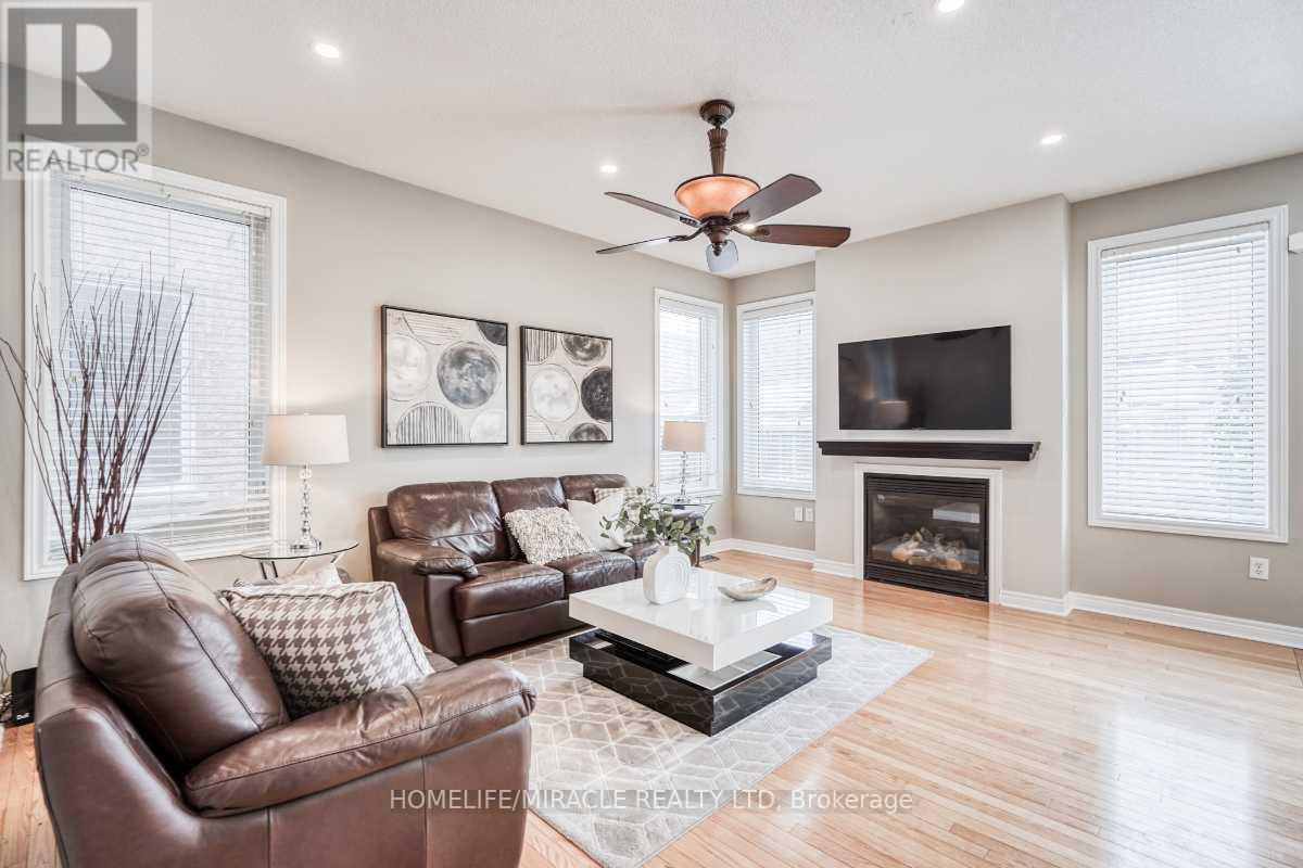 Photo 12 of 824 Millard Street, Whitchurchstouffville ON