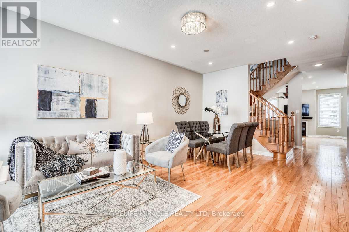 Photo 3 of 824 Millard Street, Whitchurchstouffville ON