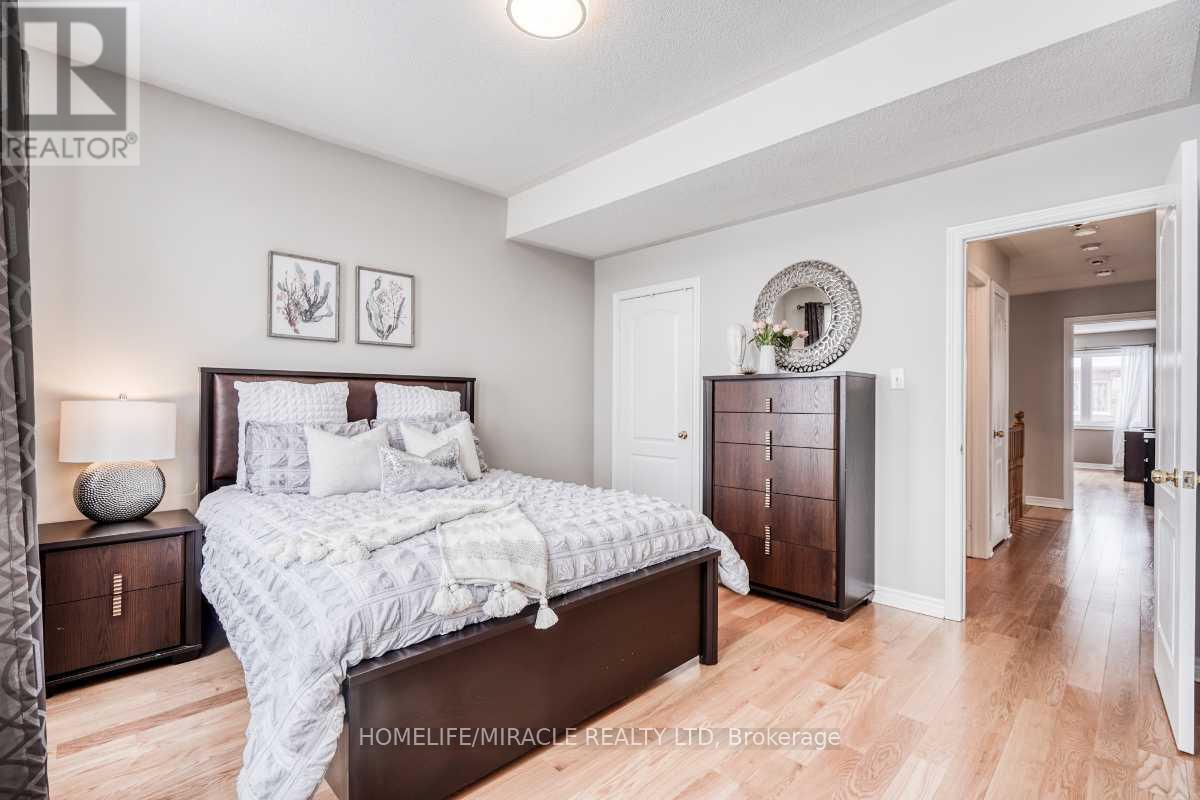 Photo 30 of 824 Millard Street, Whitchurchstouffville ON