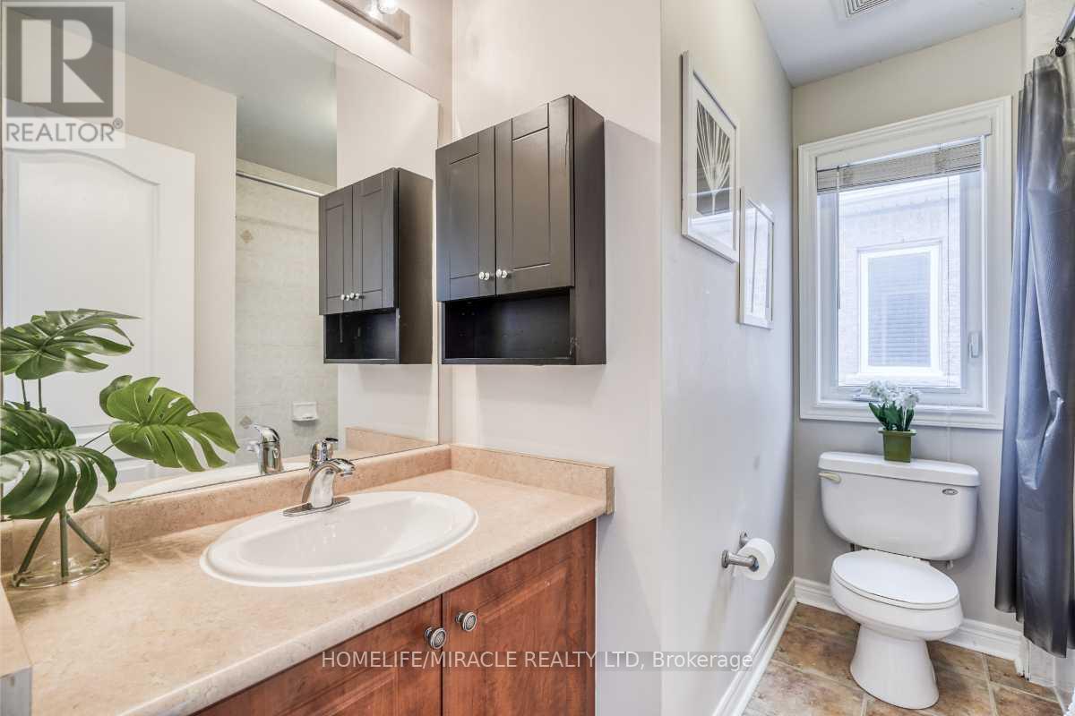 Photo 32 of 824 Millard Street, Whitchurchstouffville ON