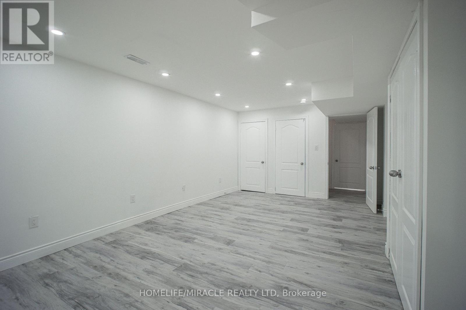 Photo 34 of 824 Millard Street, Whitchurchstouffville ON