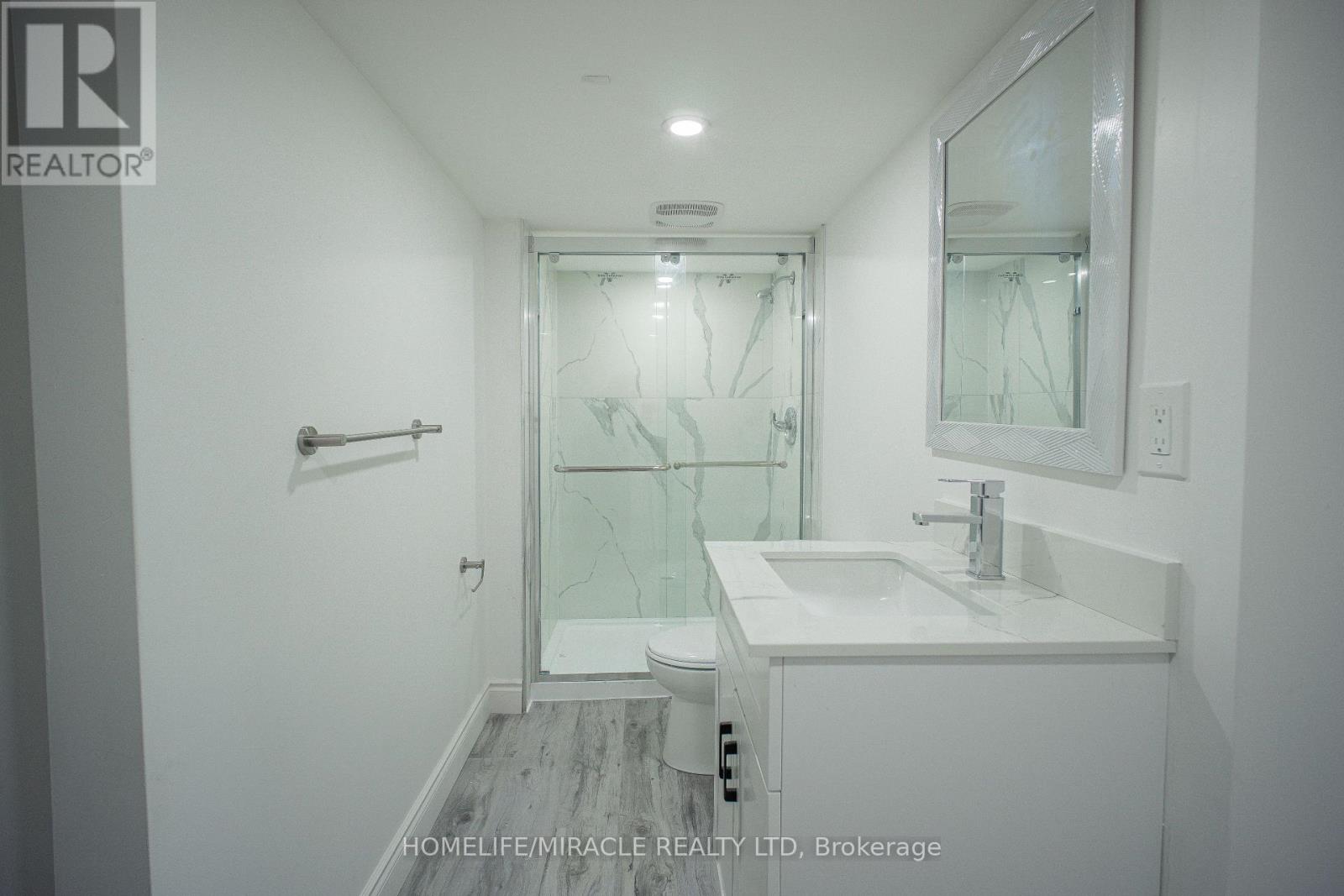 Photo 35 of 824 Millard Street, Whitchurchstouffville ON