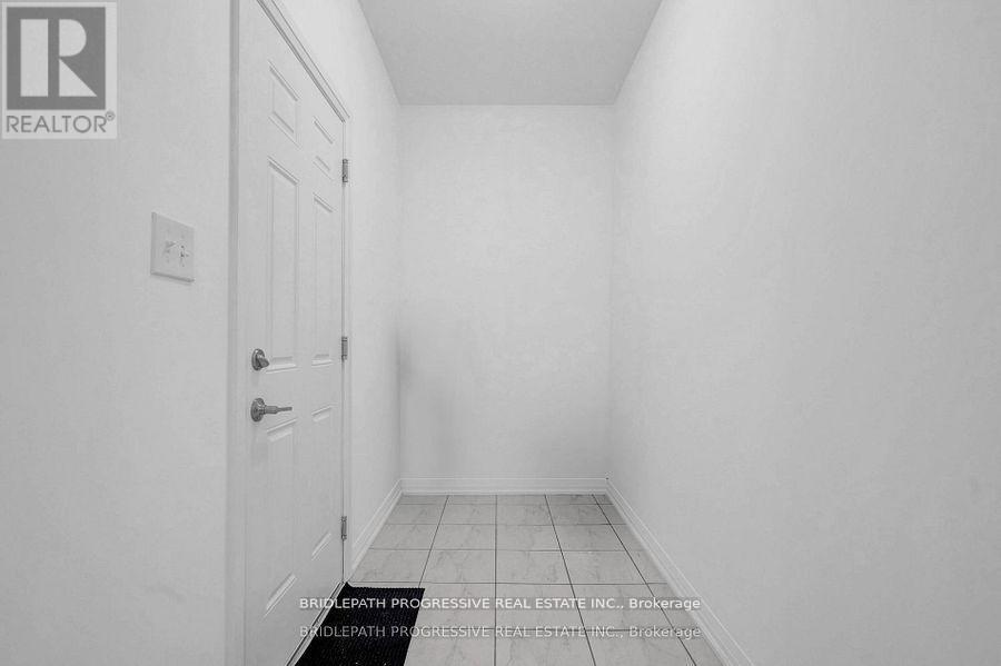 Photo 28 of 22 Alaskan Heights, Barrie ON