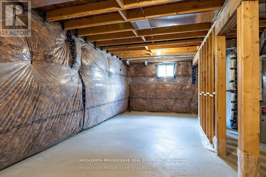 Photo 31 of 22 Alaskan Heights, Barrie ON