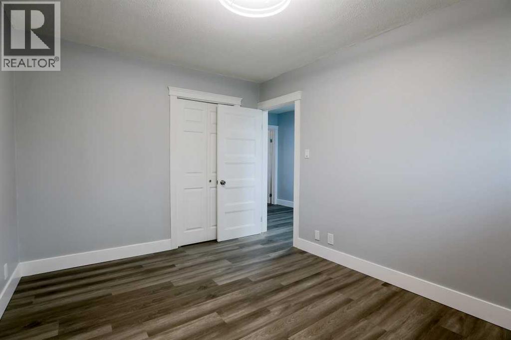 Photo 10 of 2620 38 Street Sw, Calgary AB