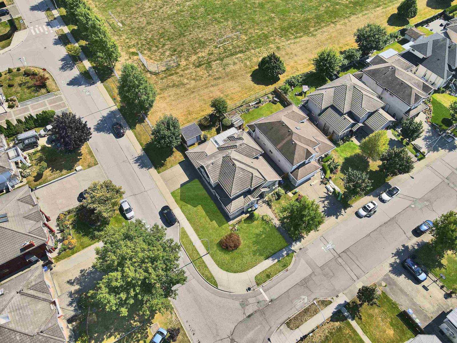 Photo 7 of 9086 137 A Street, Surrey BC