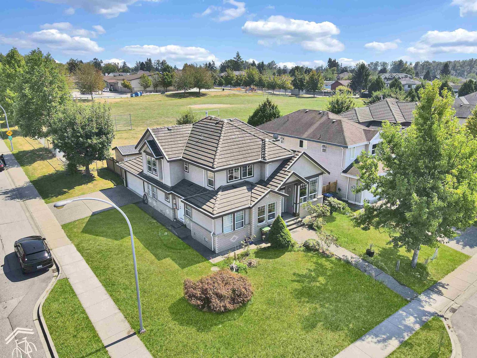 Photo 2 of 9086 137 A Street, Surrey BC