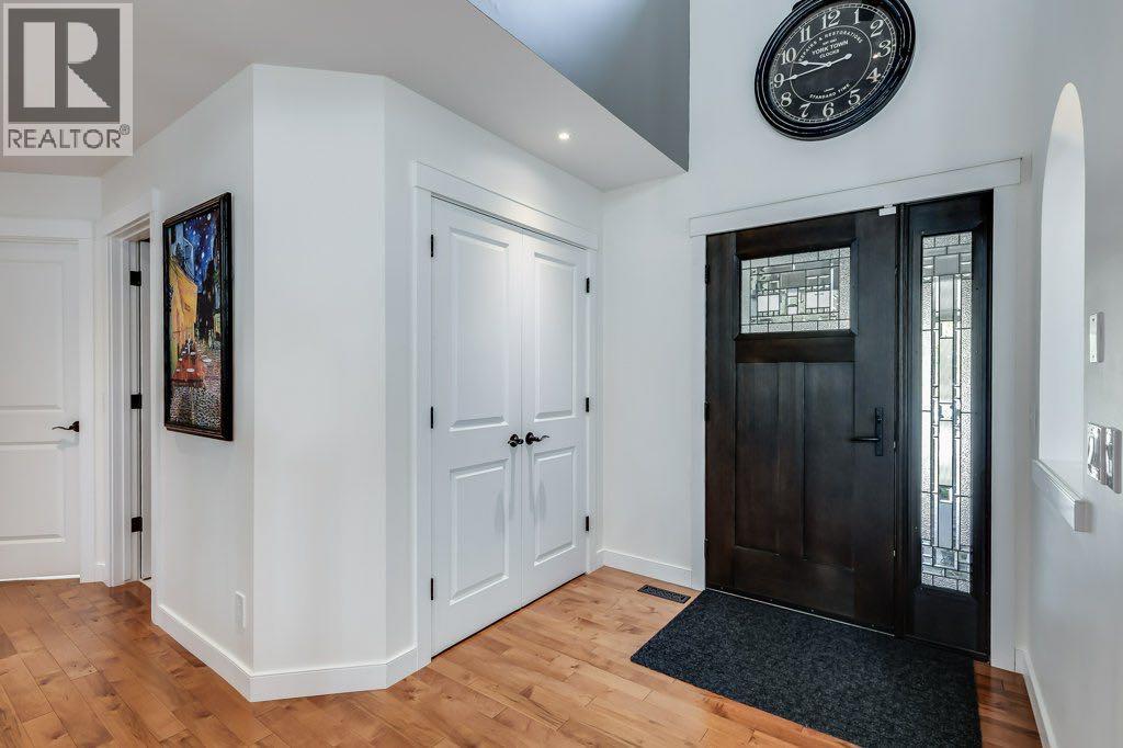 Photo 5 of 243 Country Hills Close Nw, Calgary AB