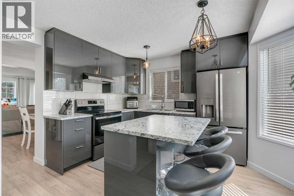 Photo 8 of 71 Rivercrest Circle Se, Calgary AB