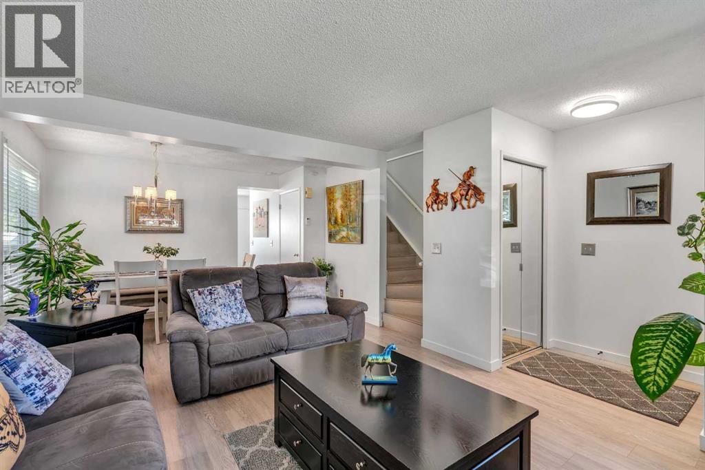 Photo 4 of 71 Rivercrest Circle Se, Calgary AB
