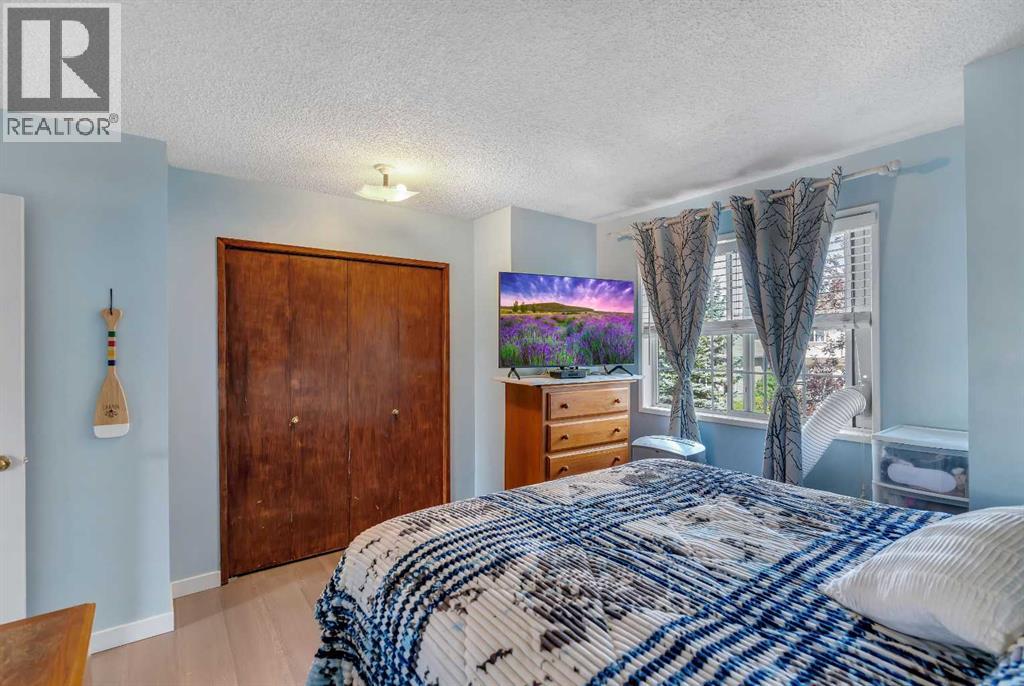 Photo 17 of 71 Rivercrest Circle Se, Calgary AB