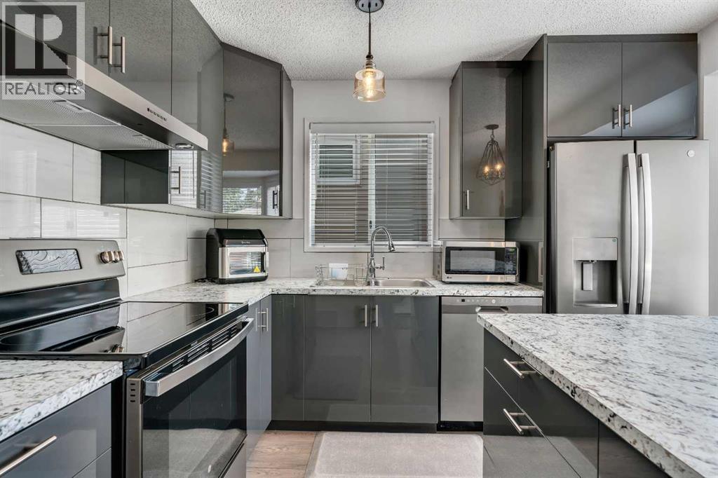 Photo 10 of 71 Rivercrest Circle Se, Calgary AB