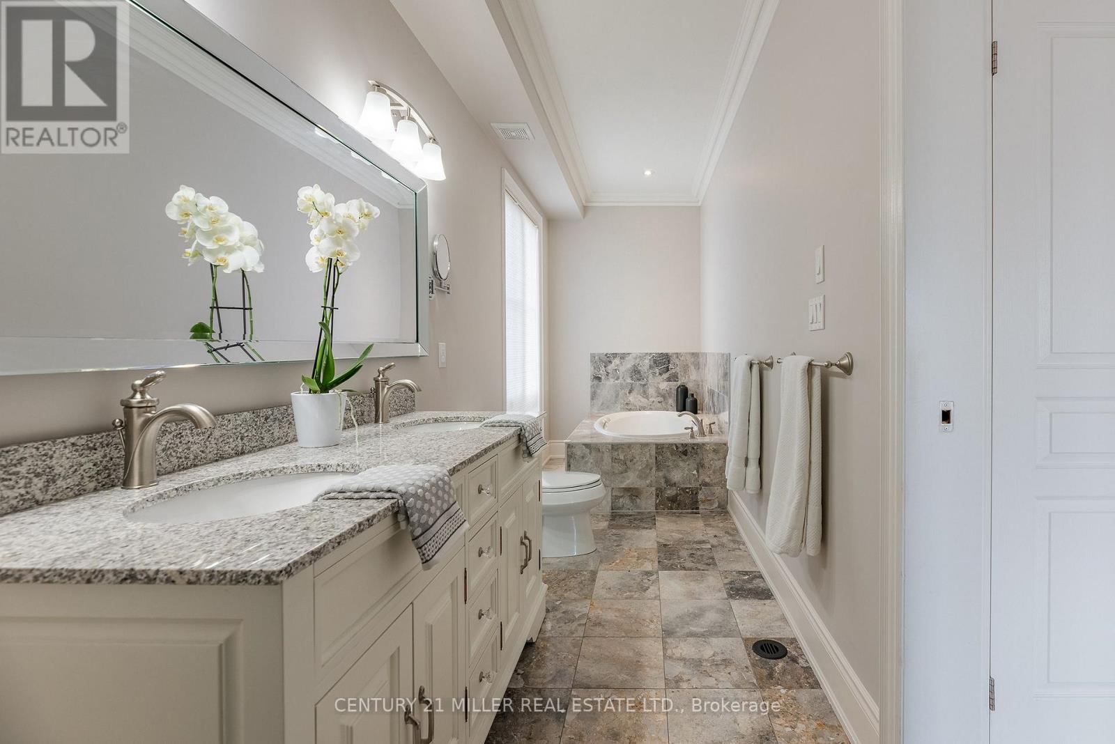 Photo 21 of 131 Brock Street, Oakville ON