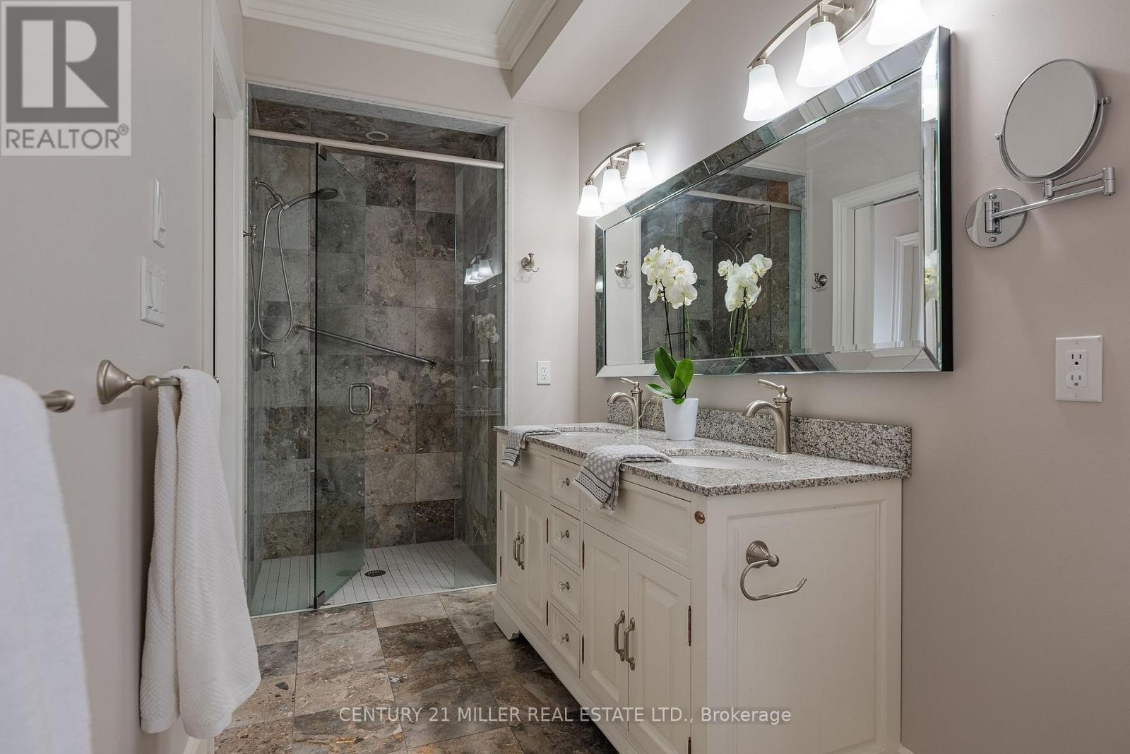 Photo 22 of 131 Brock Street, Oakville ON