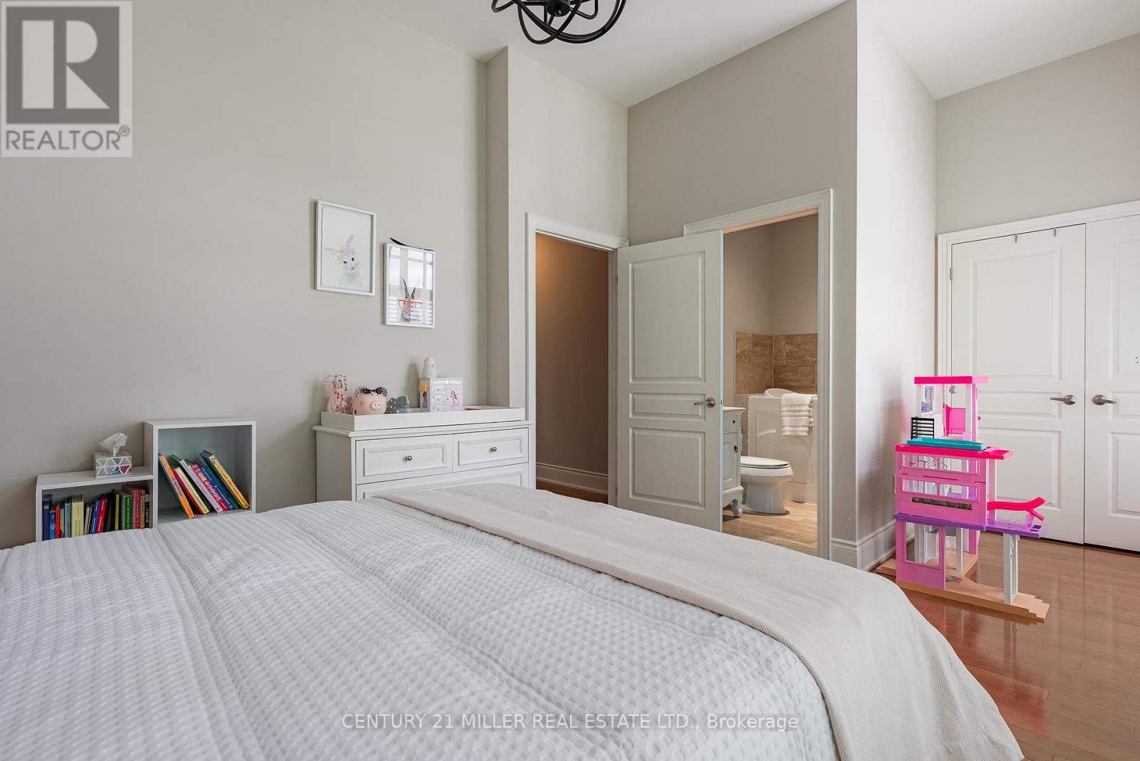 Photo 24 of 131 Brock Street, Oakville ON