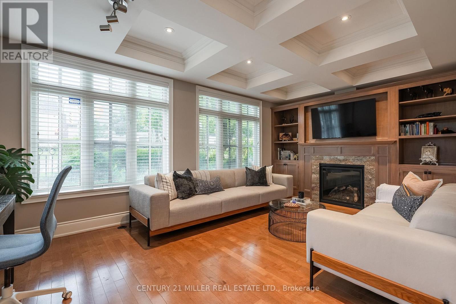 Photo 4 of 131 Brock Street, Oakville ON