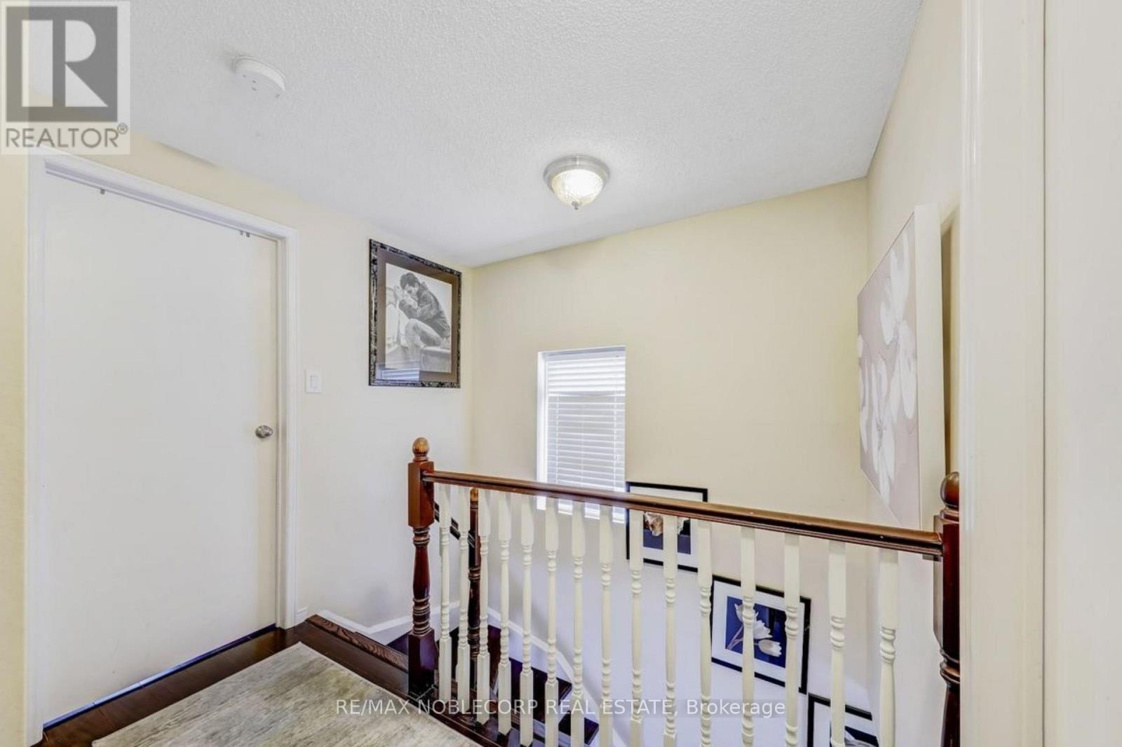 Photo 14 of 30 Mayberry Court, Brampton ON