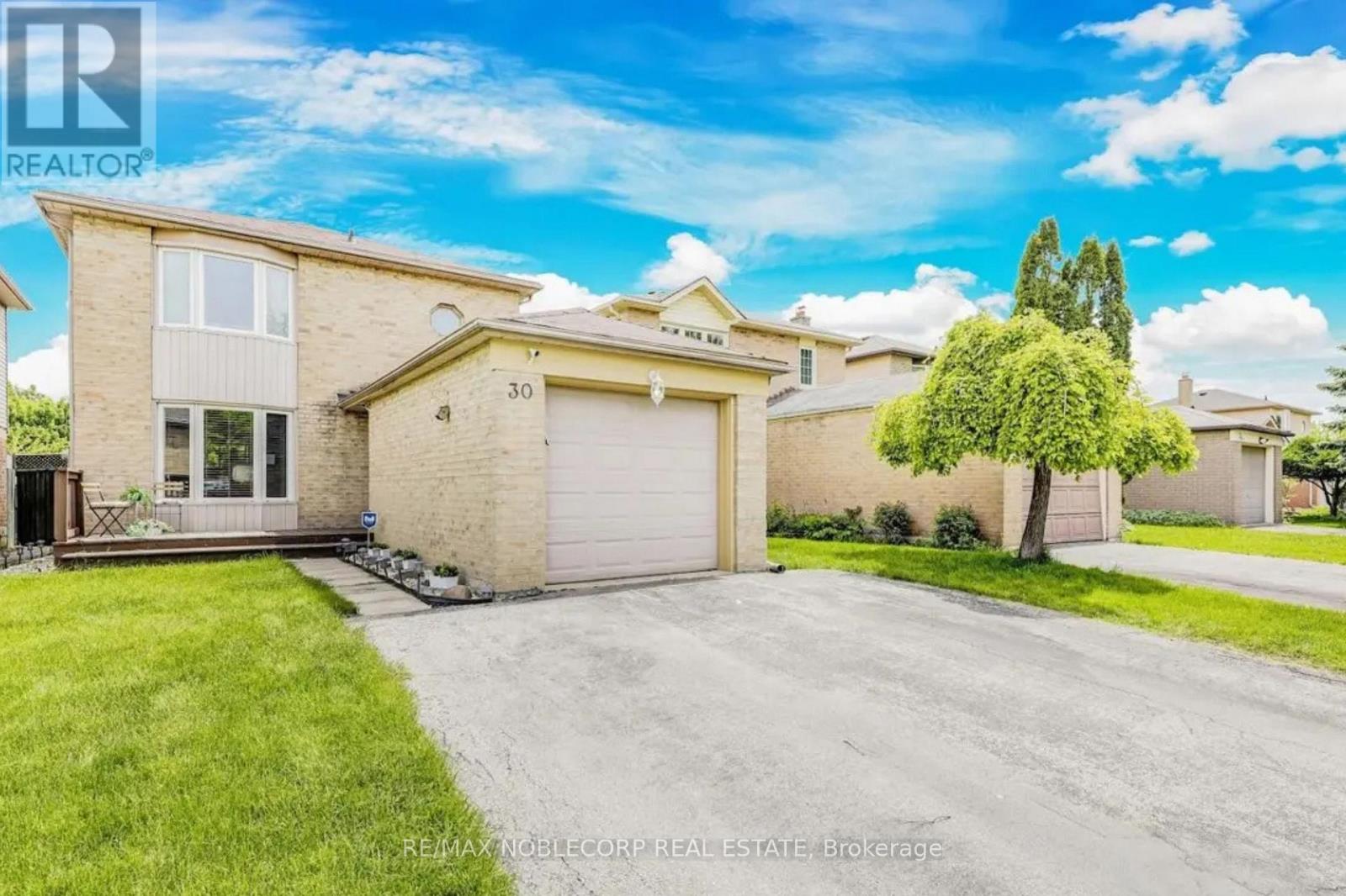 Photo 2 of 30 Mayberry Court, Brampton ON