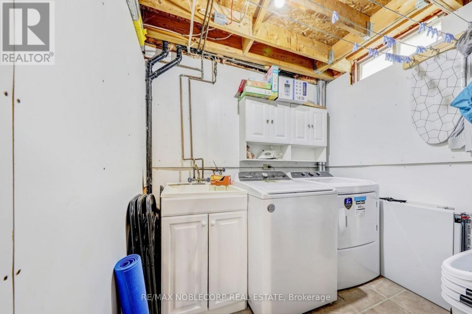 Photo 24 of 30 Mayberry Court, Brampton ON